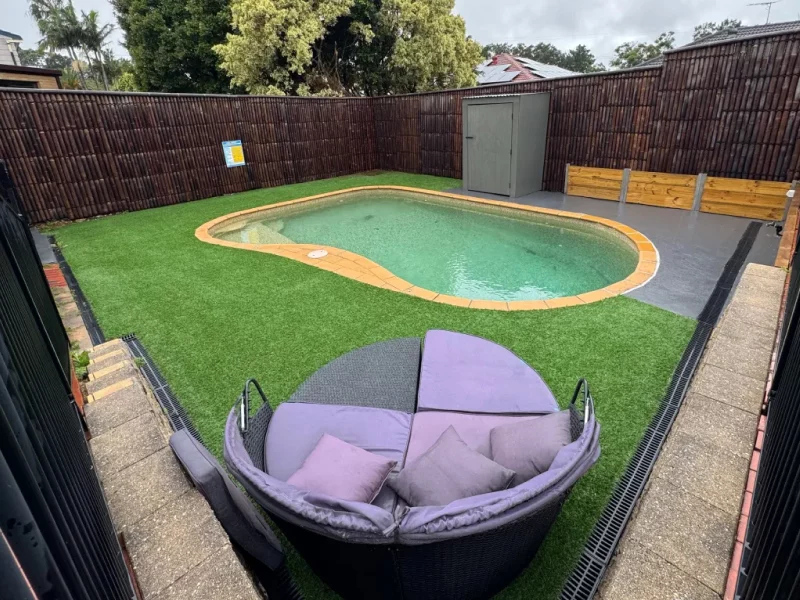 Homepage 8 Artificial grass for pool surrounds